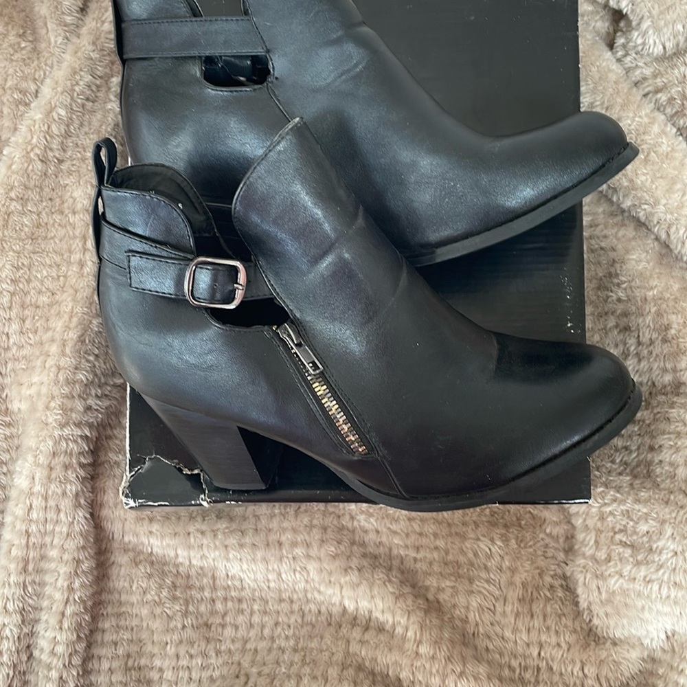 Torrid Black Ankle Boots Women’s Size 10W - Picture 3 of 3